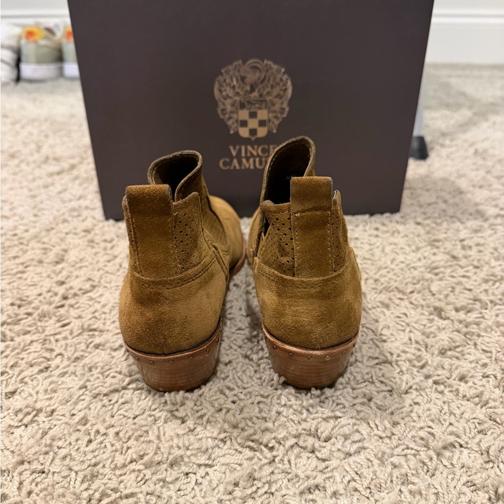 Vince Camuto Men's Suede Chukka Boots in Cognac Brown